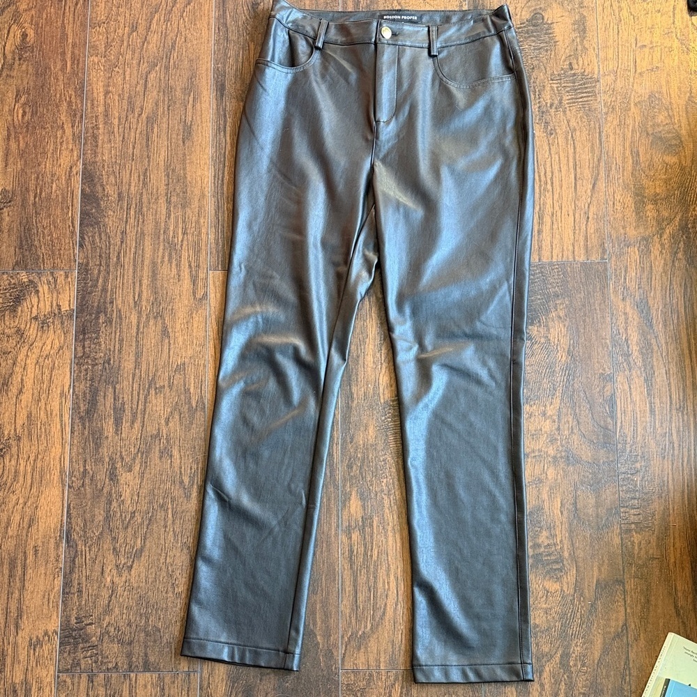 Boston Proper faux leather pants size 6 (T10)